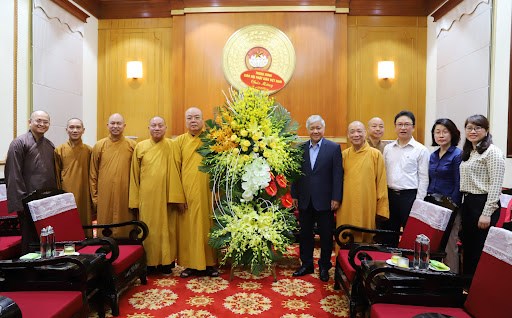 Председатель ОФВ поздравил буддистов с 40-летием Вьетнамскои буддиискои Сангхи hinh anh 1