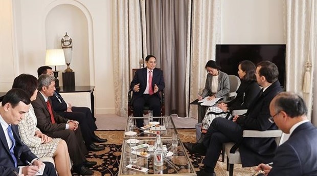 Премьер-министр Фам Минь Тьинь принял генерального директора Глобальнои программы доступа к вакцинам COVAX hinh anh 1