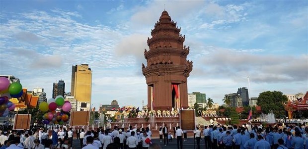 Вьетнам поздравил Камбоджу с Днем независимости hinh anh 1