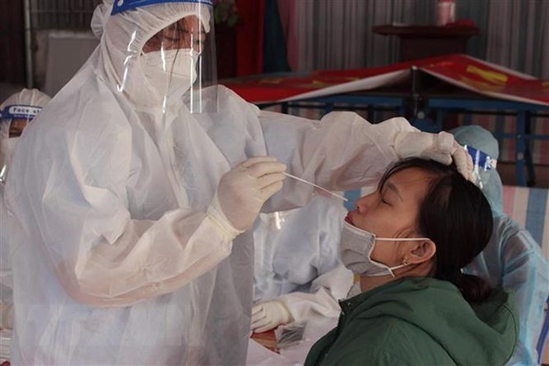 15 ноября во Вьетнаме зафиксировано 8.616 новых случаев заражения COVID-19 hinh anh 1