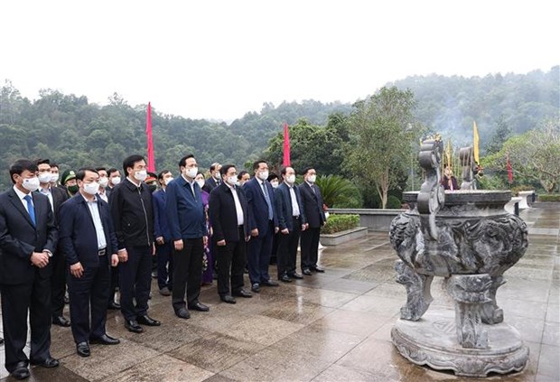 Премьер-министр Фам Минь Тьинь участвовал на празднике Дня великого национального единства в провинции Каобанг hinh anh 2