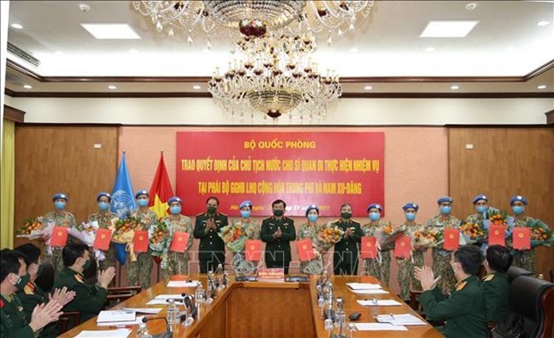 Вьетнам направляет еще 12 офицеров для миротворческих операции ООН hinh anh 1
