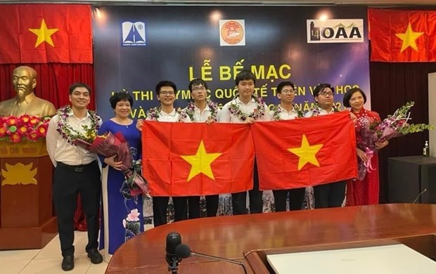 Вьетнамские студенты завоевали медали на Международнои олимпиаде по астрономии и астрофизике hinh anh 1