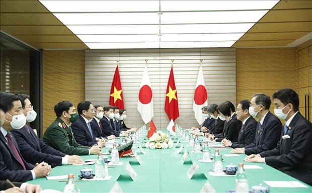 Премьер-министр Японии Кишида Фумио возглавил церемонию встречи и провел переговоры с премьер-министром Фам Минь Тьинем hinh anh 2