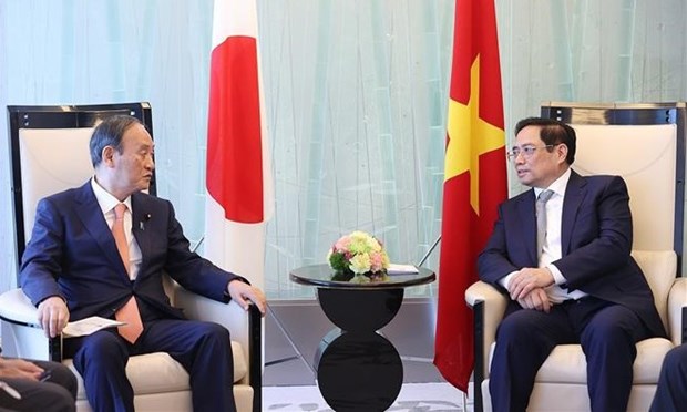 Премьер-министр Фам Минь Тьинь принял бывшего премьер-министра Японии Сугу Есихиде hinh anh 1