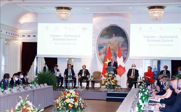 Президент Нгуен Суан Фук и Президент Ги Пармелин сопредседательствовали на Вьетнамско-швеицарском бизнес-форуме hinh anh 1