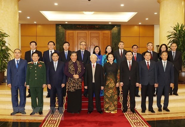 Политбюро и Секретариата ЦК КПВ отметили заслуги вышедших на пенсию членов hinh anh 2