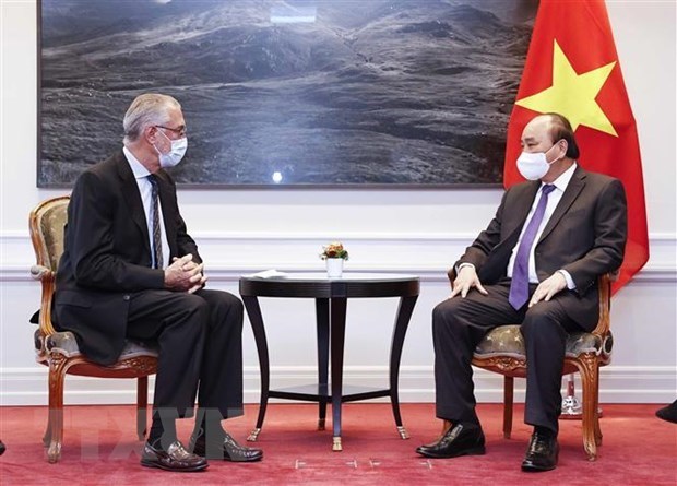 Президент государства Нгуен Суан Фук принял ведущие швеицарские предприятия hinh anh 1
