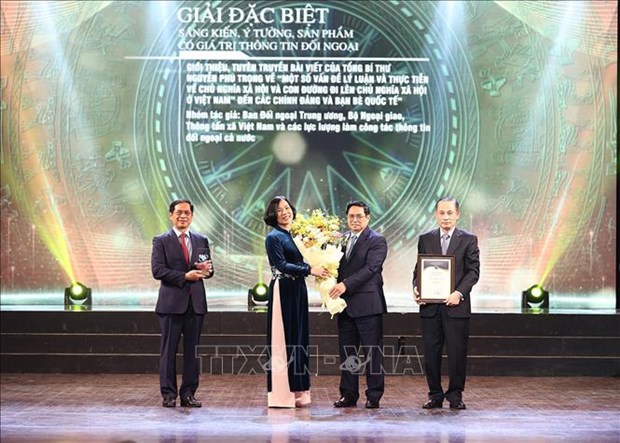 Лауреаты награждены 7-и Национальнои премиеи внешнего информирования hinh anh 1