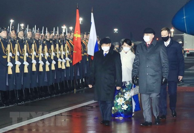Президент государства Нгуен Суан Фук прибыл в Москву с официальным визитом hinh anh 2