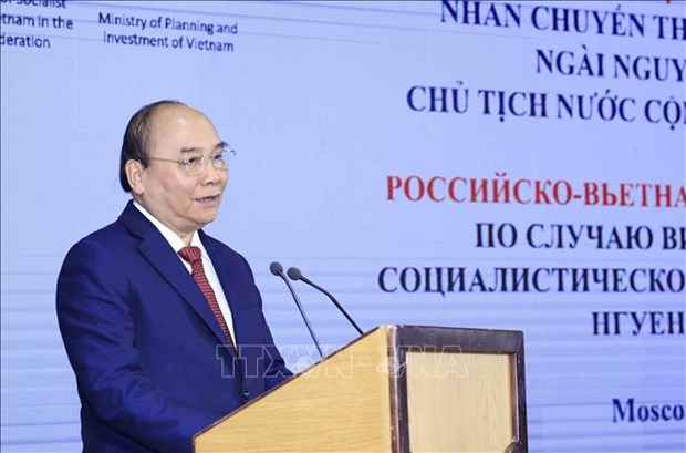 Президент Нгуен Суан Фук принял участие в бизнес-семинаре Вьетнам - Россия hinh anh 1