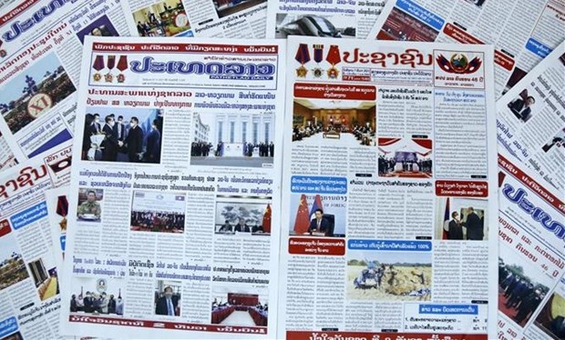 Лаосская пресса активно сообщает о визите во Вьетнам председателя НС Лаоса Ксаисомфона Фомвихана hinh anh 2