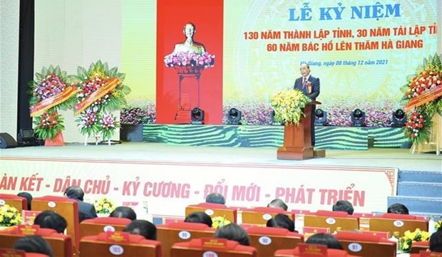 Президент Нгуен Суан Фук: Образование должно стать локомотивом в социально-экономическом развитии Хажанга hinh anh 1