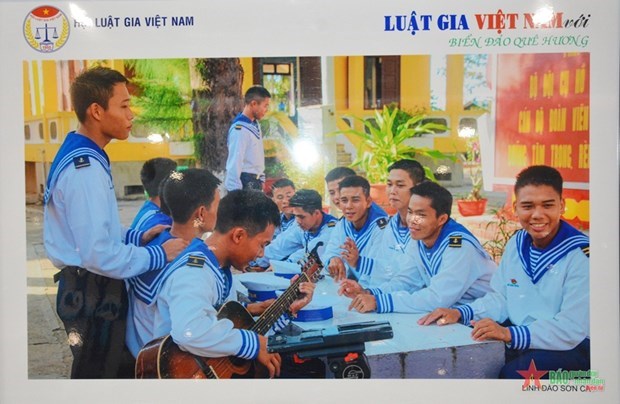 Открылась фотовыставка, посвященная вьетнамским юристам, морю и островам Родины hinh anh 1