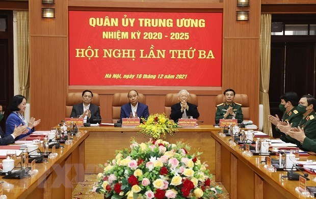 Генсек ЦК КПВ Нгуен Фу Чонг председательствовал на 3-и конференции Центральнои военнои комиссии на срок полномочии 2020-2025 годов hinh anh 1