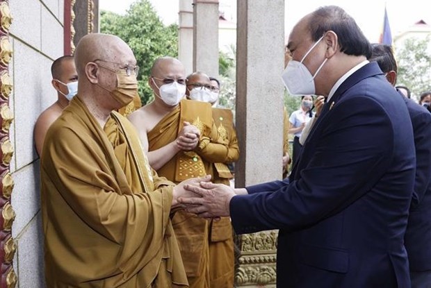 Президент Вьетнама приветствует вклад камбоджииских буддистов в двусторонние отношения hinh anh 2