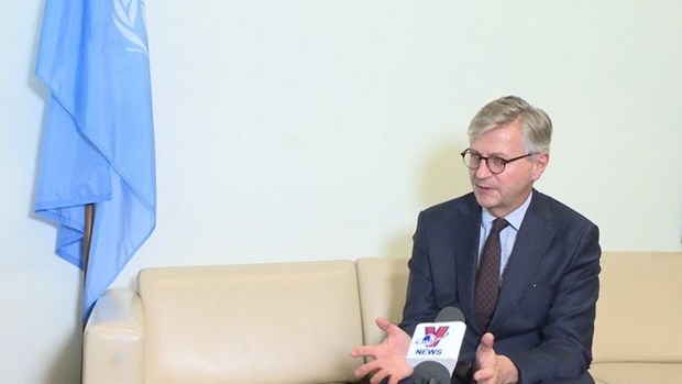 Заместитель генерального секретаря ООН высоко оценил возможность Вьетнама присоединиться к миротворческим силам ООН hinh anh 1