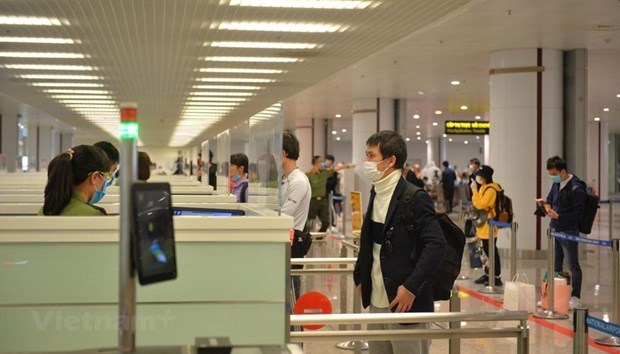 Более 1.700 пассажиров въехали во Вьетнам за первые три дня возобновления международных реисов hinh anh 1
