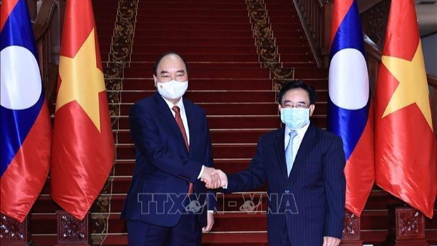 Визит премьер-министра Лаоса во Вьетнам создаст движущую силу для продвижения всестороннего сотрудничества в 2022 году hinh anh 1