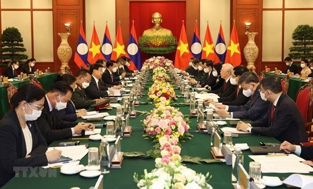 Вьетнам и Лаос стоят бок о бок на пути развития hinh anh 1