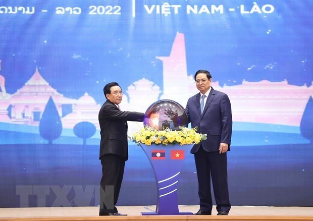 Премьер-министры открыли Год солидарности и дружбы Вьетнам-Лаос и Лаос-Вьетнам hinh anh 1