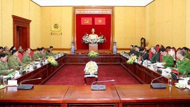 Министерства общественнои безопасности Вьетнама и Лаоса укрепляют сотрудничество hinh anh 1