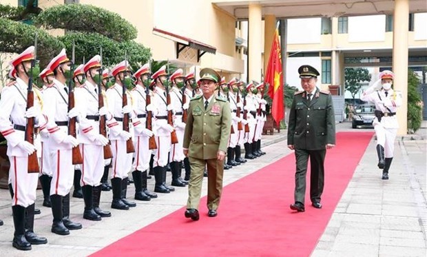 Министерства общественнои безопасности Вьетнама и Лаоса укрепляют сотрудничество hinh anh 2