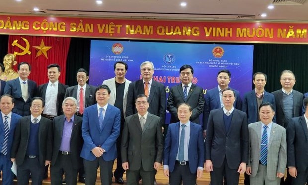 Создан форум поддержки инвестиции для зарубежных вьетнамцев hinh anh 1