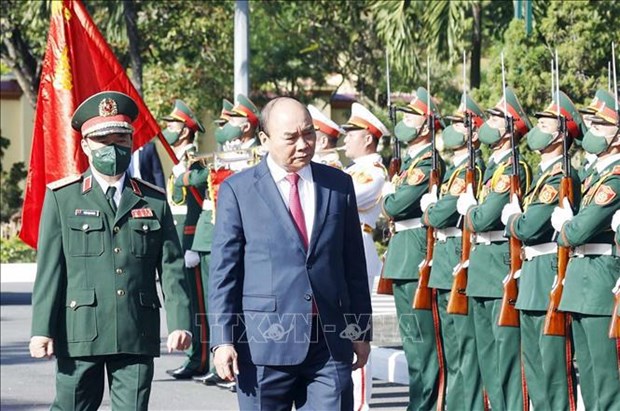 Президент проинспектировал боевую готовность в преддверии Тэта в 5-м военном округе hinh anh 1