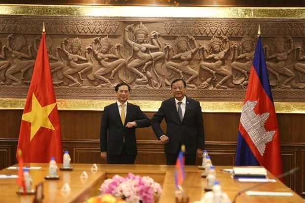 Вьетнамско-камбоджииские отношения развиваются активно и всесторонне hinh anh 1