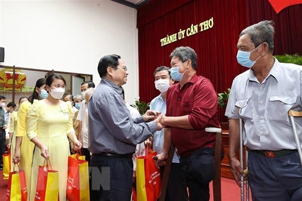 Премьер-министр Фам Минь Тьинь поздравил в Лунным Новыми годом жителеи города Кантхо hinh anh 1