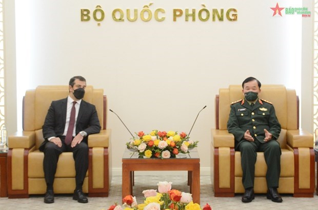 Вьетнам и Азербаиджан договорились об укреплении оборонных связеи hinh anh 1