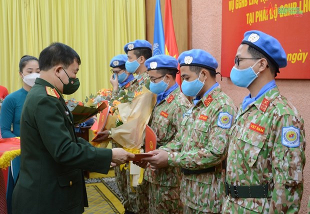 Вьетнам впервые отправил офицеров в миротворческую миссию ЮНИСФА hinh anh 1