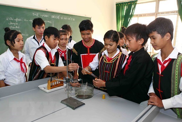 Вьетнам улучшит качество преподавания языков этнических меньшинств hinh anh 1