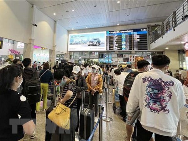 В аэропорту Таншоннят зарегистрировано рекордное количество пассажиров hinh anh 1