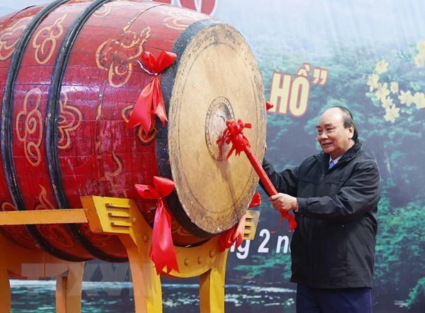 Президент Нгуен Суан Фук запустил кампанию посадки деревьев в Футхо на Тэт hinh anh 1