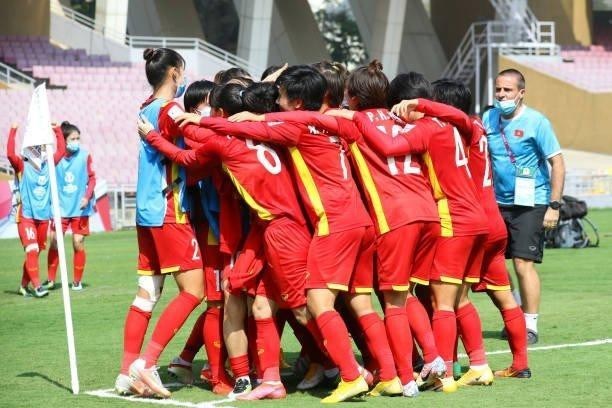 Женская сборная Вьетнама по футболу впервые выиграла билет на ЧМ-2023 hinh anh 1