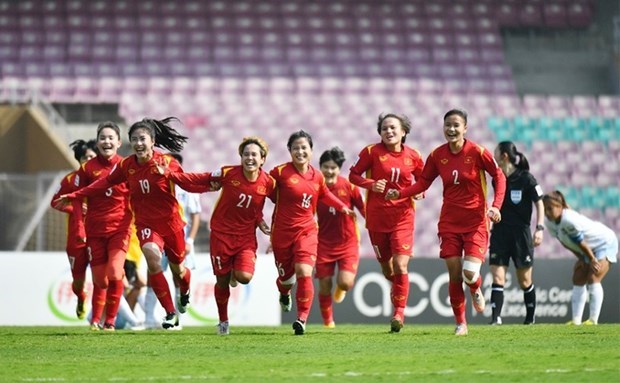 Президент поздравил женскую сборную по футболу hinh anh 1