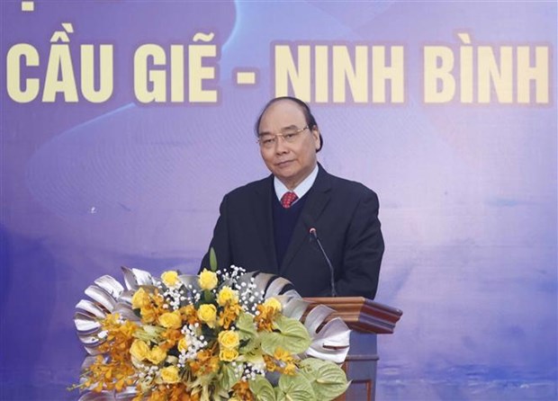 Президент принял участие в церемонии начала строительства трассы, соединяющеи две магистрали hinh anh 2
