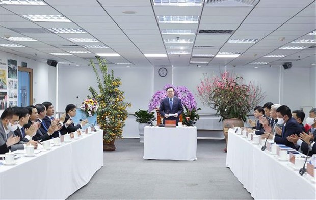 Председатель НС нанес рабочии визит в Министерство промышленности и торговли и Vinatex hinh anh 2