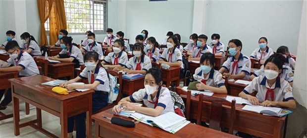 В 53 провинциях и городах дети дошкольного возраста и ученики начальных классов пошли в школу hinh anh 1