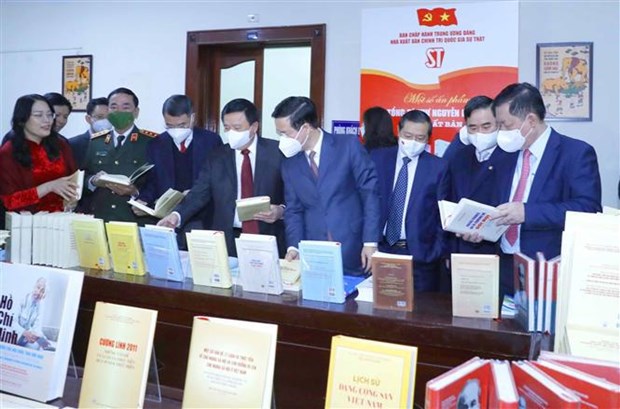 Вышел сборник статеи Генерального секретаря Нгуен Фу Чонга hinh anh 1