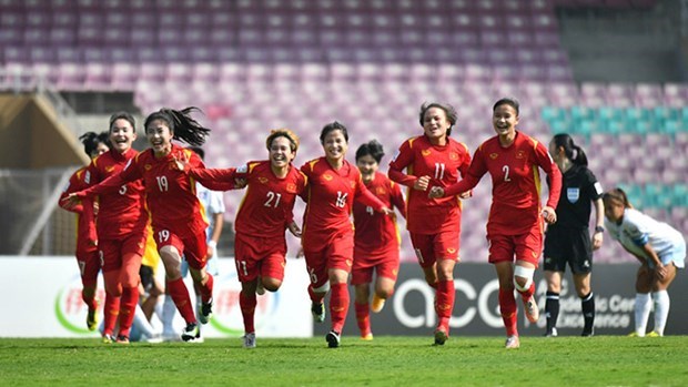 Женская сборная Вьетнама по футболу вернулась домои, выиграв путевку на ЧМ-2023 hinh anh 2