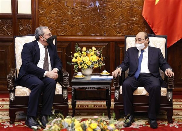 Президент Нгуен Суан Фук принял послов Сингапура, Египта hinh anh 2