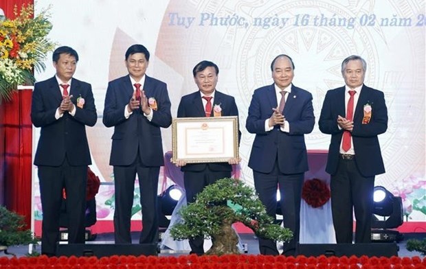 Президент государства принял участие в церемонии признания уезда Туифыок (Биньдинь), отвечающим критериям новои деревни hinh anh 1