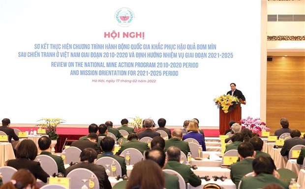 Премьер-министр попросил скоро превратить Вьетнам в страну, свободную от бомб и мин hinh anh 2