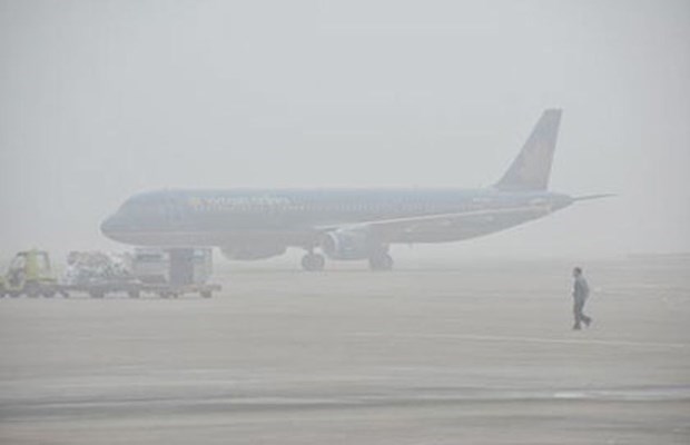 Густои туман не позволил десяткам самолетов приземлиться в северных аэропортах hinh anh 1