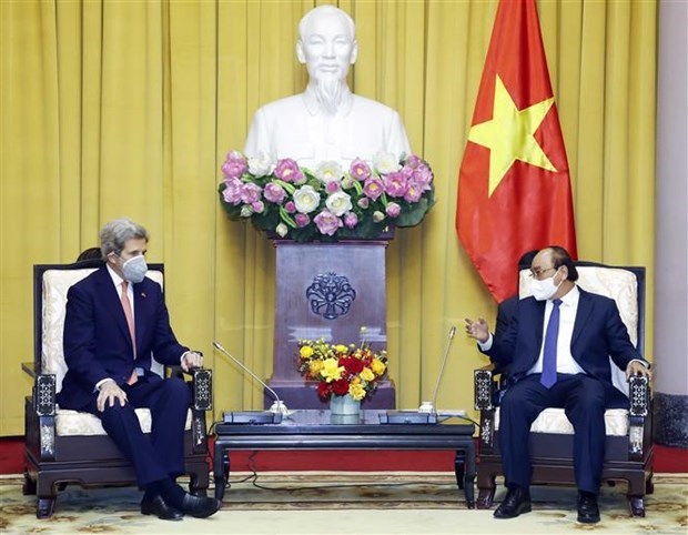 Президент государства Нгуен Суан Фук принял специального посланника президента США по климату hinh anh 1
