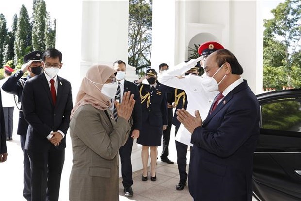 Состоялась церемония официальнои встречи президента Вьетнама Нгуен Суан Фука в Сингапуре hinh anh 2