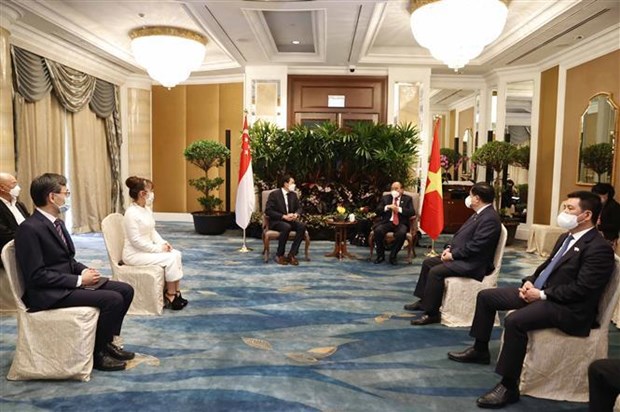 Президент Нгуен Суан Фук принял сингапурские энергетические и финансовые предприятия hinh anh 7